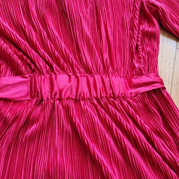 NWT Smash+ Tess Tasia Festive Red Long-Sleeve Top M/L Jacket - Picture 7 of 10